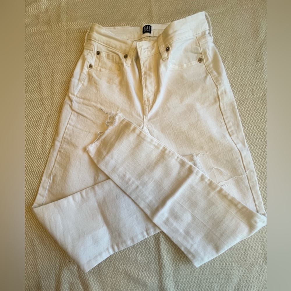 Gap ladies white Skinny Jeans 25.6 inseam